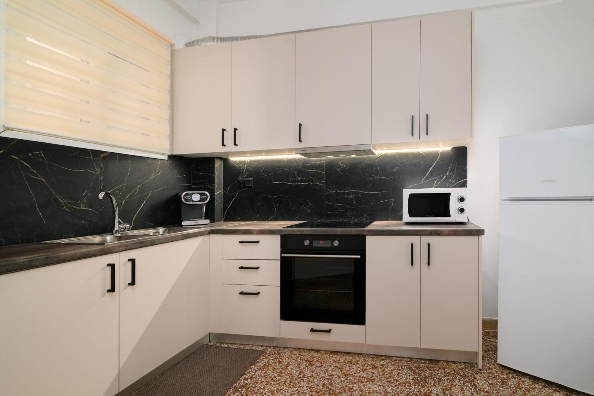 Venias Two-Bedroom Apartment Kallimarmaro And Zappeio Area Athènes Extérieur photo
